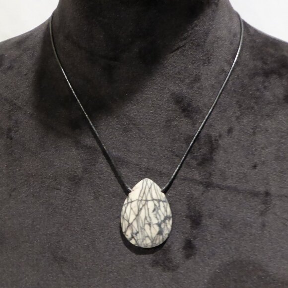 NATURAL BLACK LINE ZEBRA JASPER STONE PENDANT NECKLACE - Picture 6 of 8